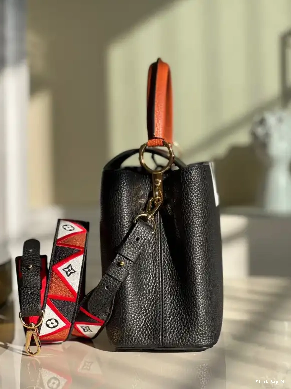 First bag MM LOUIS VUITTON CAPUCINES 0518